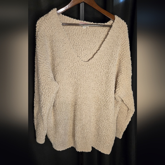 Andree Women's Cream V-Neck Sweater Size‎ 2XL Oversized fit - Picture 1 of 8